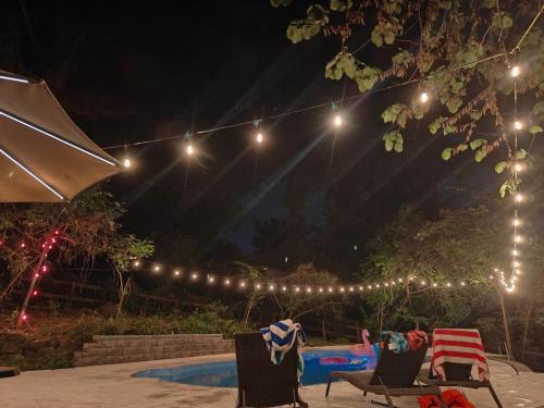 Hilltop retreat - Large pool in Woodlawn