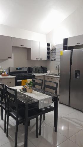 Cozy Escape 876 Secure 2BR with AC, Parking & near Beaches in Spanish Town