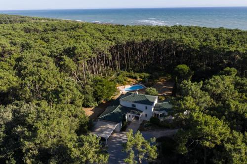 Une Villa Élégante pour 10 avec Piscine au coeur d'un écrin vue sur l'ocean