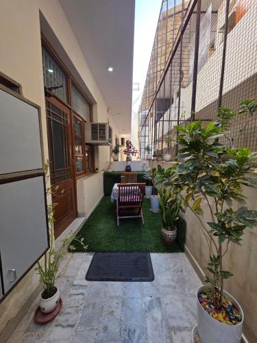 Lush Living Suite - image 3