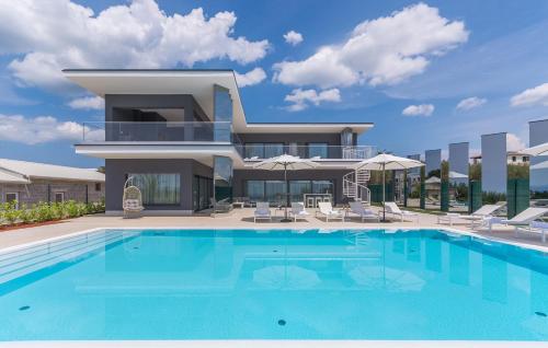 Villa Gabrijela with private pool and BBQ near Poreč – khách sạn tại Kovaci