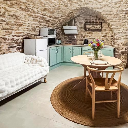 Suite balnéo avec coin nuit en cœur historique (Suite balneo avec coin nuit en cœur historique) in Castelnau-Valence