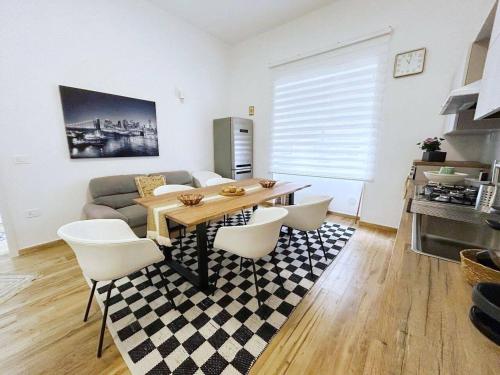 2 bedrooms, 4 beds