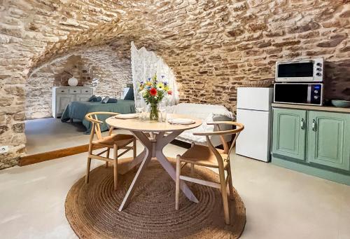 Suite balnéo avec coin nuit en cœur historique (Suite balneo avec coin nuit en cœur historique) in Castelnau-Valence