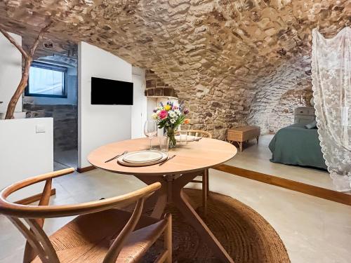 Suite balnéo avec coin nuit en cœur historique (Suite balneo avec coin nuit en cœur historique) in Castelnau-Valence