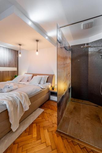 1 king bed, 1 sofa bed