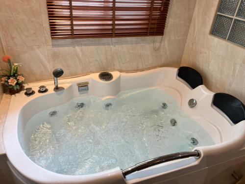 Sand Sea U Pool Villa Homestay in Nong Pla Lai