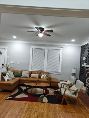 Hilltop retreat - Large pool in Woodlawn