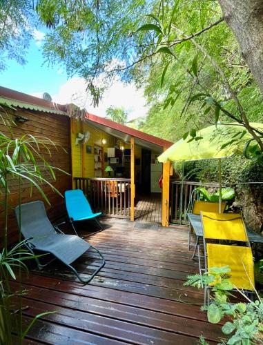 Location gîte bungalow à 70m de la plage (Location gite bungalow a 70m de la plage) in Bouillante