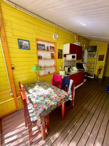 Location gîte bungalow à 70m de la plage (Location gite bungalow a 70m de la plage) in Bouillante