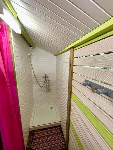 Location gîte bungalow à 70m de la plage (Location gite bungalow a 70m de la plage) in Bouillante