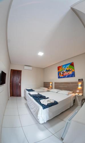 1 queen bed, 1 twin bed