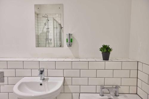 Host & Stay - Tower Suite - image 3