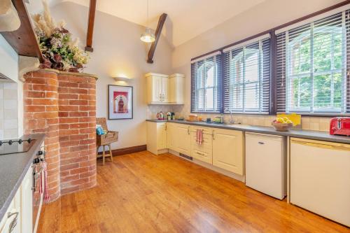 Facilities, 1 Bed in Weeton oc-c32015 in Staining and Weeton