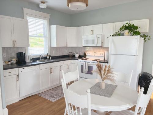 The Magnolia - 37 Butternut in Cove Beach (ON)