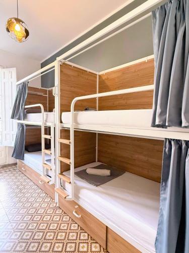 Fabrizzio's Petit - Hostel Room Type - 1 Person in 6-Bed Dormitory - Mixed