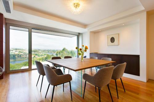 Casa dos Cubos - Douro river house with swimming pool and river view – khách sạn tại Oliveira do Douro