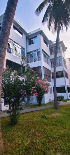 Exterior view, Crystal Apartments in Malindi
