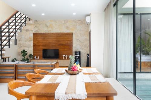 NEW 2BR Minica Villa in the heart of Kayu Aya Oberoi Seminyak walking distance to Beach Shops Restaurants - image 5
