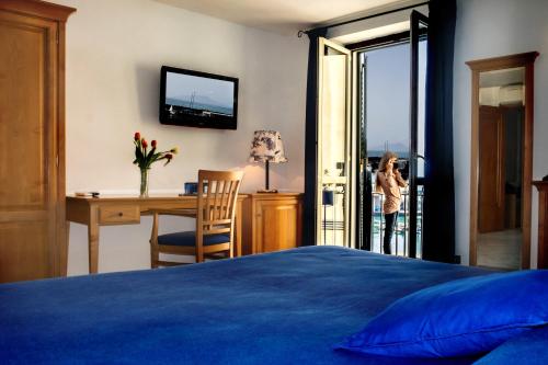 Double Room with Balcony and Sea View