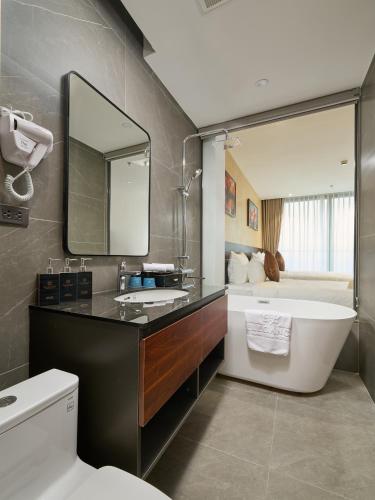 room detail thumbnail 2