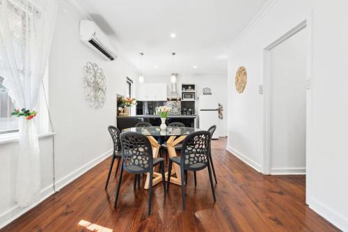Hidden Gem Spacious 2BR House in Clovelly Park in Clovelly Park