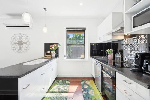 Hidden Gem Spacious 2BR House in Clovelly Park in Clovelly Park