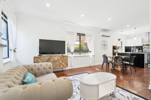 Hidden Gem Spacious 2BR House in Clovelly Park in Clovelly Park