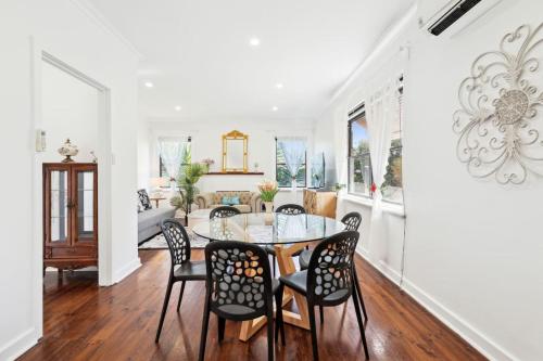 Hidden Gem Spacious 2BR House in Clovelly Park in Clovelly Park