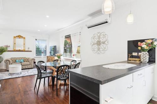 Hidden Gem Spacious 2BR House in Clovelly Park in Clovelly Park