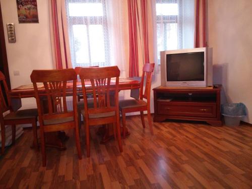 Tip-Top Lak Vendégház - image 11