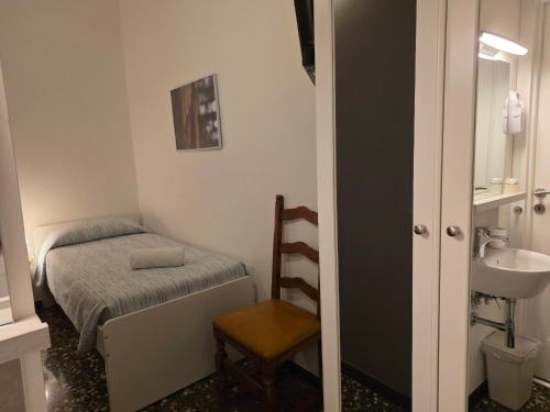 Gaslini - A Filippo's Room camere con cucinino park prenotabile, Janov (fotografie 3)