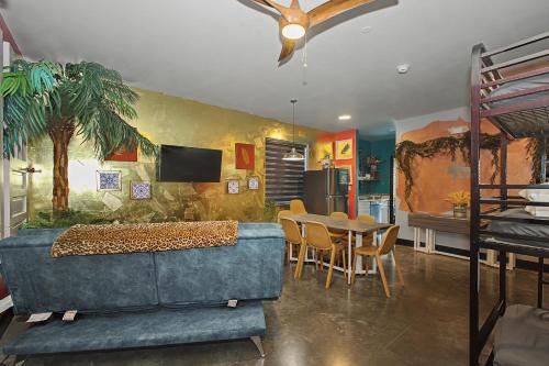 Miami Beach group suite - image 13