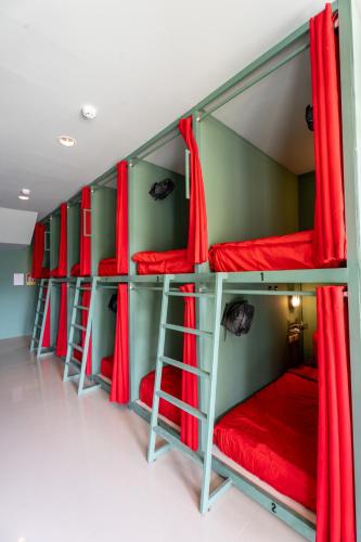 Whoopers Hostel Ao Nang - By The Beach in Nopparat Thara