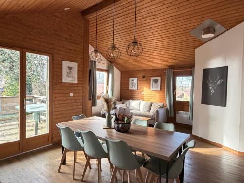 Chalet Cozy au coeur du Jura in Uxelles
