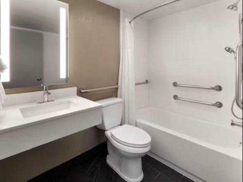 Holiday Inn Express And Suites Washington DC Noma By IHG - image 3