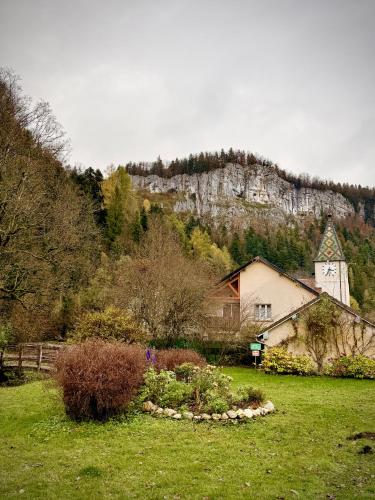 Chalet Cozy au coeur du Jura in Uxelles