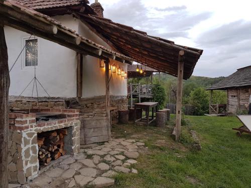 Charming Cottages in the Carpathian Mountains in Costeşti (Dâmbovița)