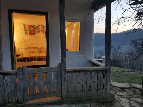Charming Cottages in the Carpathian Mountains in Costeşti (Dâmbovița)