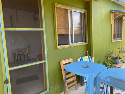 Bejárat, Milagros in La Paloma