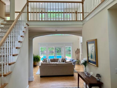 4 bedroom East Hampton home with large heated pool in Northwest Harbor (NY)