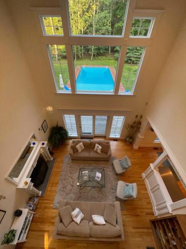 4 bedroom East Hampton home with large heated pool in Northwest Harbor (NY)