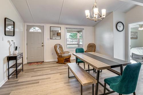 Secluded Family Home in Springfield, Pets Welcome! in Coopertown (TN)
