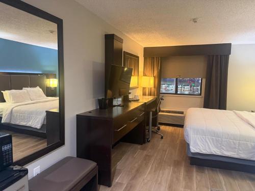 品質酒店及套房底特律大都會機場 (Quality Inn & Suites Detroit Metro Airport) in 底特律 (MI)