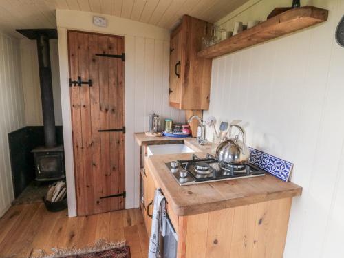 A szálláshely kívülről, Honeysuckle Hut, Potto Grange Farm in Potto