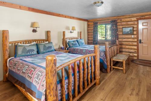 2 queen beds