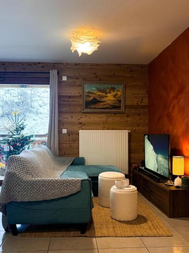 Le Petit Roc Cozy Basecamp in Roc dEnfer in Le Biot