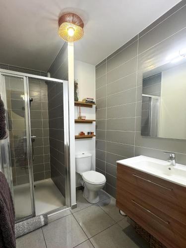 Le Petit Roc Cozy Basecamp in Roc dEnfer in Le Biot