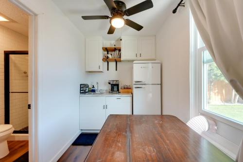 6 Mi to Honeymoon Island: Studio w/ Pool Access in Palm Harbor