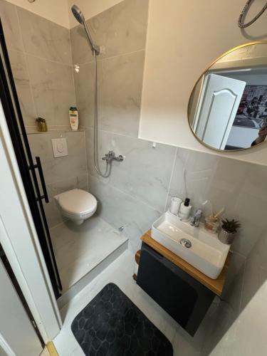 Ducha, Modern Compact Studio near Frankfurt in Karben